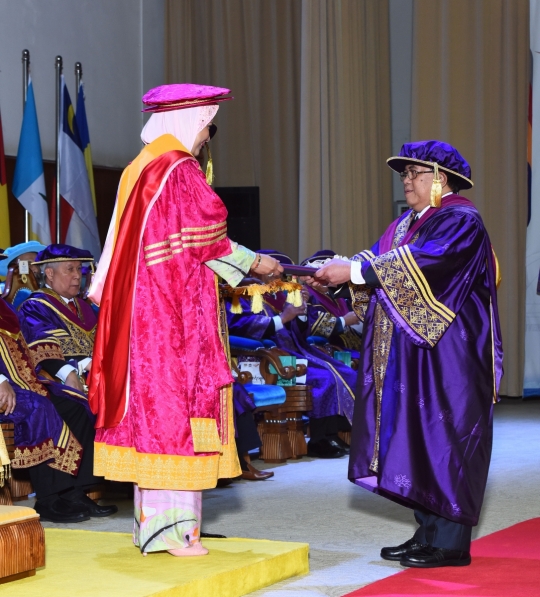UMT conferred Doctor Honoris Causa to Indonesian scientist, Widi A. Pratikto, Ph.D