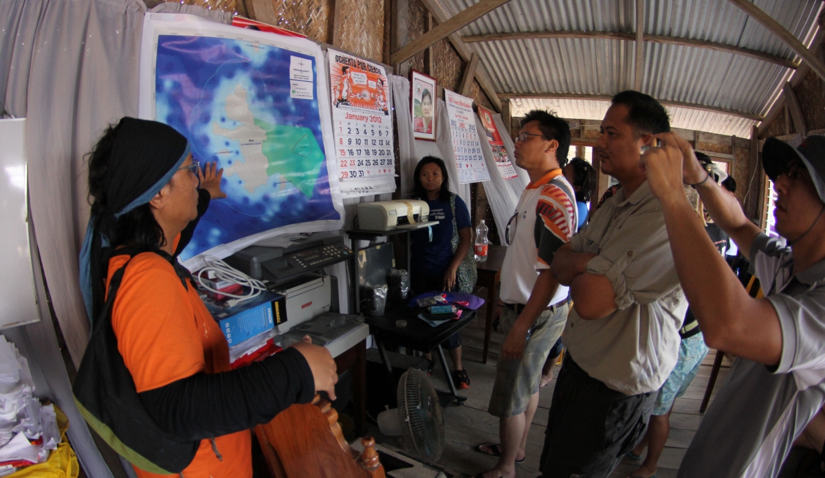 Philippine and Malaysian Fishermen Cooperate in Managing Live Reef Fish Trade