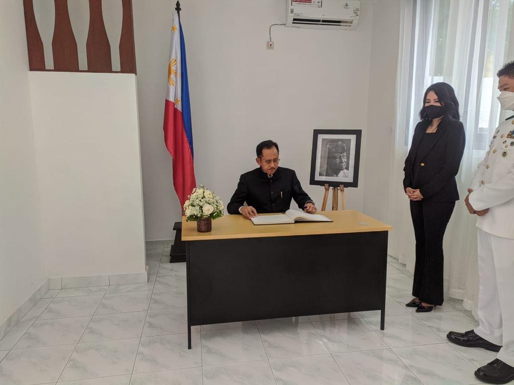 Condolences Visit to Philippine Consulate